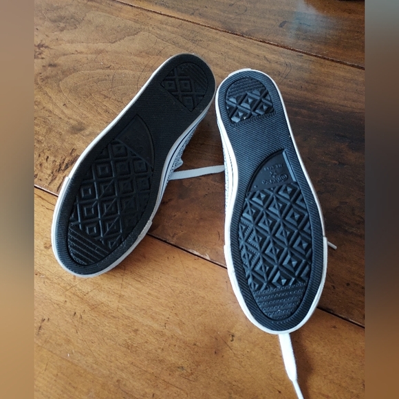 Converse brand sneakers - Picture 3 of 5